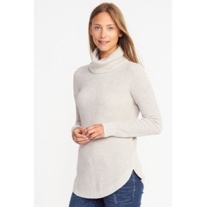 O L D  N A V Y  Turtleneck Sweater